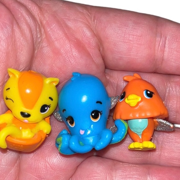 Lot of 8 Hatchimals Mini Colleggtibles Assorted Figures Mixed Toys 3 Cartons - Picture 4 of 8